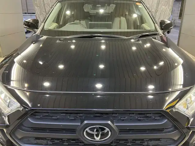 トヨタ ＲＡＶ４ アドベンチャー 東京都 2023(令5)年 3.1万km アティチュードブラックマイカ 10.5インチコネクテッドナビ/・地上デジタルテレビ/・USB入力/・AppleCarPlay/AndroidAuto/・ETC20/・DCM/・Bモニター/・デジタルインナーミラー/トヨタセイフティセンス/・プリクラッスュセーフティ/・レーダークルーズコントロール/・ロードサインアシスト/・ドライバー異常時対応システム/・横断歩行者検知機能/・緊急時操舵支援/・レーントレーシングアシストボート/・オートマチックハイビーム/・カーブ速度抑制機能/・低速時加速抑制機能/レザーシート・シートメモリー・電動シート（運転席）/・シートヒーター/パワーバックドア/LEDヘッドライト/HOLD/スポーツモード/スマートキー/カーテンエアバック/ISOFIX/4WD/純正ルーフレール/純正アルミホイール19インチ/純正フロアマット/メーカー保証書/点検整備記録簿R6・7年