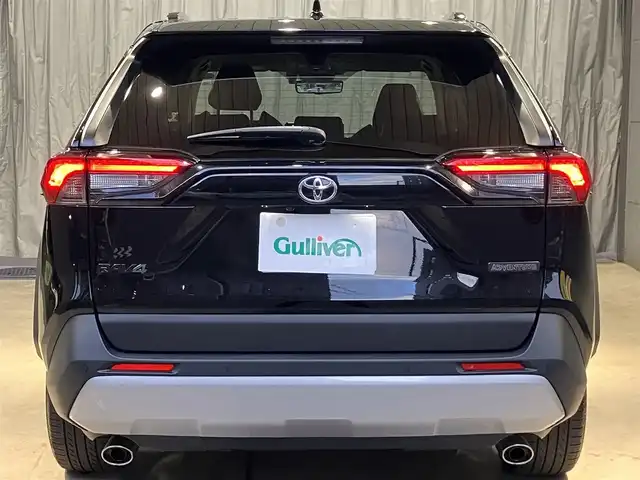トヨタ ＲＡＶ４ アドベンチャー 東京都 2023(令5)年 3.1万km アティチュードブラックマイカ 10.5インチコネクテッドナビ/・地上デジタルテレビ/・USB入力/・AppleCarPlay/AndroidAuto/・ETC20/・DCM/・Bモニター/・デジタルインナーミラー/トヨタセイフティセンス/・プリクラッスュセーフティ/・レーダークルーズコントロール/・ロードサインアシスト/・ドライバー異常時対応システム/・横断歩行者検知機能/・緊急時操舵支援/・レーントレーシングアシストボート/・オートマチックハイビーム/・カーブ速度抑制機能/・低速時加速抑制機能/レザーシート・シートメモリー・電動シート（運転席）/・シートヒーター/パワーバックドア/LEDヘッドライト/HOLD/スポーツモード/スマートキー/カーテンエアバック/ISOFIX/4WD/純正ルーフレール/純正アルミホイール19インチ/純正フロアマット/メーカー保証書/点検整備記録簿R6・7年