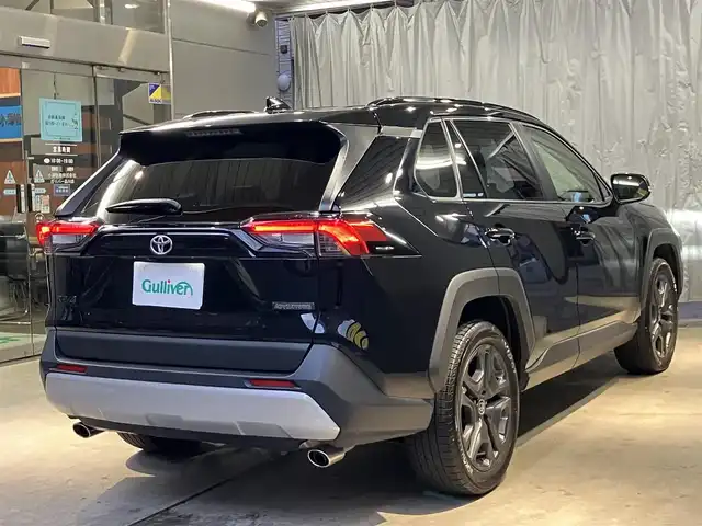 トヨタ ＲＡＶ４ アドベンチャー 東京都 2023(令5)年 3.1万km アティチュードブラックマイカ 10.5インチコネクテッドナビ/・地上デジタルテレビ/・USB入力/・AppleCarPlay/AndroidAuto/・ETC20/・DCM/・Bモニター/・デジタルインナーミラー/トヨタセイフティセンス/・プリクラッスュセーフティ/・レーダークルーズコントロール/・ロードサインアシスト/・ドライバー異常時対応システム/・横断歩行者検知機能/・緊急時操舵支援/・レーントレーシングアシストボート/・オートマチックハイビーム/・カーブ速度抑制機能/・低速時加速抑制機能/レザーシート・シートメモリー・電動シート（運転席）/・シートヒーター/パワーバックドア/LEDヘッドライト/HOLD/スポーツモード/スマートキー/カーテンエアバック/ISOFIX/4WD/純正ルーフレール/純正アルミホイール19インチ/純正フロアマット/メーカー保証書/点検整備記録簿R6・7年