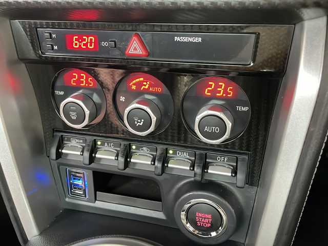 トヨタ ８６ GT 佐賀県 2019(令1)年 6.1万km クリスタルブラックシリカ 社外ナビMDV-D706BTW/フルセグTVBluetoothDVDUSB/バックカメラ/ETC/前後ドラレコ/クルーズコントロール/LEDヘッドライト/社外テールランプ/純正テールランプ積込み/BLITZサクションキット/BLITZタワーバー/コーナーセンサー/純正１７インチAW/スマートキー×2/プッシュスタート