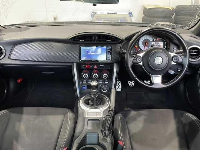 トヨタ ８６ GT 佐賀県 2019(令1)年 6.1万km クリスタルブラックシリカ 社外ナビMDV-D706BTW/フルセグTVBluetoothDVDUSB/バックカメラ/ETC/前後ドラレコ/クルーズコントロール/LEDヘッドライト/社外テールランプ/純正テールランプ積込み/BLITZサクションキット/BLITZタワーバー/コーナーセンサー/純正１７インチAW/スマートキー×2/プッシュスタート