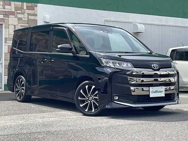 トヨタ ノア ハイブリッド S－Z 徳島県 2022(令4)年 5.9万km アティチュードブラックマイカ 純正10.5インチディスプレイオーディオ（コネクティッドナビ対応）/快適パッケージhi/純正フリップダウンモニター/バックカメラ/両側パワースライドドア/レーダークルーズコントロール/全席シータヒーター/トヨタセーフティセンス/プリクラッシュセーフティ〔PCS〕/レーントレーシングアシスト〔LTA〕/アダプティブハイビームシステム〔AHS〕/ブラインドスポットモニター〔BSM〕/コーナーセンサー/ハーフレザーシート/オットマン/LEDヘッドライト/オートハイビーム/前後ドライブレコーダー/純正17AW/純正フロアマット/プッシュスタート/スマートキー/スペアキー
