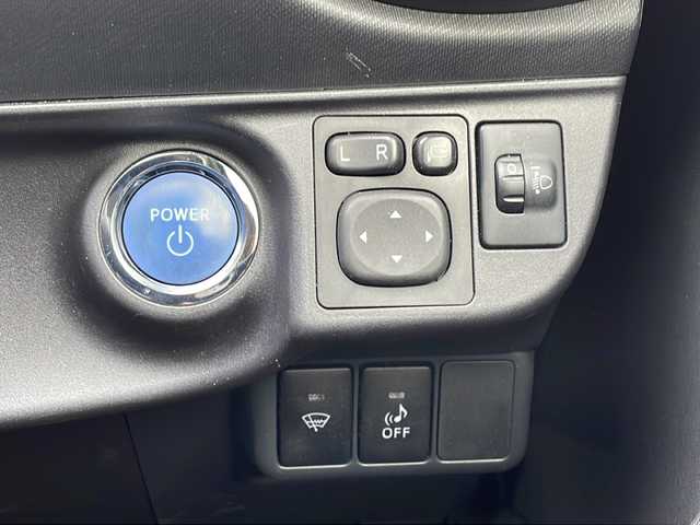 トヨタ アクア S 道央・札幌 2014(平26)年 3.4万km ブラックマイカ 純正オーディオ（AM/FM/CD/USB/AUX）/車両接近通報装置/EVドライブモード/ECOモード/ワイパーデアイサー/電動格納ミラー/オートライト/オートエアコン/ISOFIX/純正フロアマット