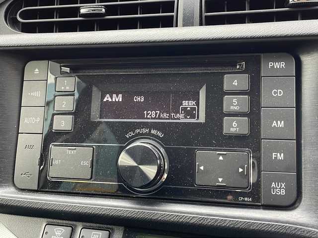 トヨタ アクア S 道央・札幌 2014(平26)年 3.4万km ブラックマイカ 純正オーディオ（AM/FM/CD/USB/AUX）/車両接近通報装置/EVドライブモード/ECOモード/ワイパーデアイサー/電動格納ミラー/オートライト/オートエアコン/ISOFIX/純正フロアマット