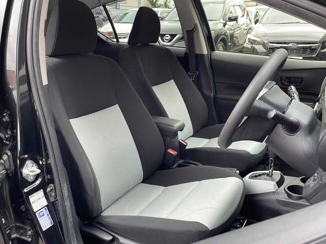 トヨタ アクア S 道央・札幌 2014(平26)年 3.4万km ブラックマイカ 純正オーディオ（AM/FM/CD/USB/AUX）/車両接近通報装置/EVドライブモード/ECOモード/ワイパーデアイサー/電動格納ミラー/オートライト/オートエアコン/ISOFIX/純正フロアマット