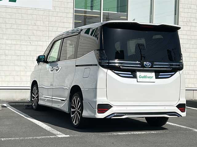 トヨタ ヴォクシー ハイブリッド S－Z 静岡県 2022(令4)年 5.4万km ホワイトパールクリスタルシャイン /12.3インチナビ/地デジTV//純正CD/DVD/Bluetooth//バックカメラ//モデリスタエアロ//モデリスタ18インチAW//左オートステップ//パワーバックドア//ハーフレザーシート//シートヒーター//レーダークルーズコントロール//オートハイビーム//ドライブレコーダー//LEDヘッドライト//スマートキー//スペアキー//保証書//取説