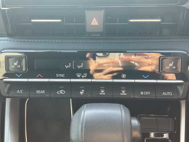 トヨタ ヴォクシー ハイブリッド S－Z 静岡県 2022(令4)年 5.4万km ホワイトパールクリスタルシャイン /12.3インチナビ/地デジTV//純正CD/DVD/Bluetooth//バックカメラ//モデリスタエアロ//モデリスタ18インチAW//左オートステップ//パワーバックドア//ハーフレザーシート//シートヒーター//レーダークルーズコントロール//オートハイビーム//ドライブレコーダー//LEDヘッドライト//スマートキー//スペアキー//保証書//取説