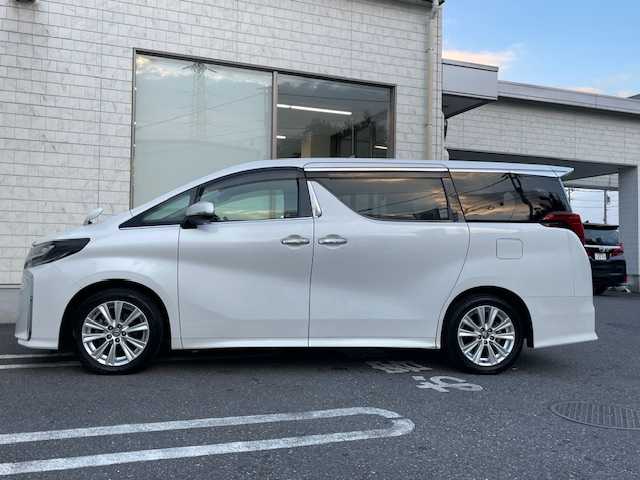 トヨタ アルファード S 埼玉県 2021(令3)年 4.6万km ホワイトパールクリスタルシャイン ワンオーナー/トヨタセーフティセンス/　・プリクラッシュセーフティ/　・レーントレーシングアシスト/　・アダプティブハイビームシステム/　・オートマチックハイビーム/　・ロードサインアシスト/　・レーダークルーズコントロール（全車速追従機能付き）/　・先行車発進告知機能/純正T-Connectナビ/　 DTV/CD/DVD/BT/HDMI/Apple CarPlay/AndroidAuto/Miracast/フリップダウンモニター/ツインムーンルーフ/クリアランスソナーセンサー/両側パワースライド/バックカメラ/純正ドライブレコーダー（DRT-H168A）/デュアルエアコン/フォグランプ/シートカバー（全席）/プッシュスタート/ビルトインETC2.0/スマートキー/純正フロアマット