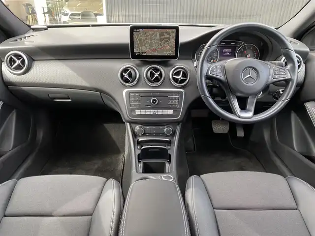 メルセデス・ベンツ Ａ１８０ 福岡県 2016(平28)年 1.2万km ポーラシルバー レーダーセーフティパッケージ/アダプティブクルーズコントロール/ブラインドスポットモニター/レーンキープアシスト/ハーフレザー/前席シートヒーター/純正ナビ/フルセグTV/バックカメラ　/Ｂｌｕｅｔｏｏｔｈ　/前後コーナーセンサー/ステアリングスイッチ/オートライト　/ドライブレコーダー/純正16インチアルミホイール/ETC