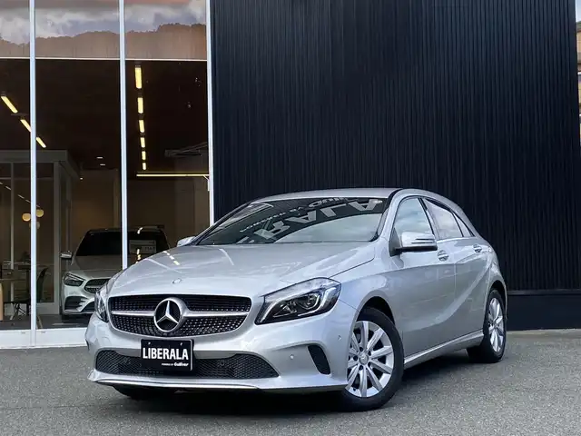 メルセデス・ベンツ Ａ１８０ 福岡県 2016(平28)年 1.2万km ポーラシルバー レーダーセーフティパッケージ/アダプティブクルーズコントロール/ブラインドスポットモニター/レーンキープアシスト/ハーフレザー/前席シートヒーター/純正ナビ/フルセグTV/バックカメラ　/Ｂｌｕｅｔｏｏｔｈ　/前後コーナーセンサー/ステアリングスイッチ/オートライト　/ドライブレコーダー/純正16インチアルミホイール/ETC