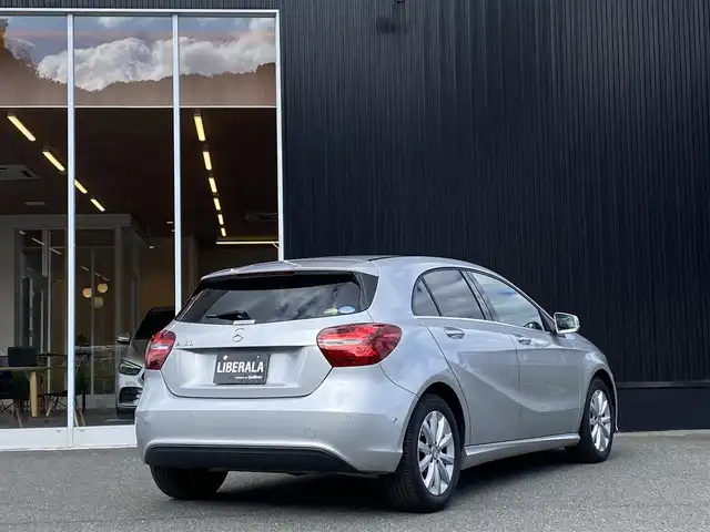 メルセデス・ベンツ Ａ１８０ 福岡県 2016(平28)年 1.2万km ポーラシルバー レーダーセーフティパッケージ/アダプティブクルーズコントロール/ブラインドスポットモニター/レーンキープアシスト/ハーフレザー/前席シートヒーター/純正ナビ/フルセグTV/バックカメラ　/Ｂｌｕｅｔｏｏｔｈ　/前後コーナーセンサー/ステアリングスイッチ/オートライト　/ドライブレコーダー/純正16インチアルミホイール/ETC