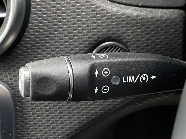 メルセデス・ベンツ Ａ１８０ 福岡県 2016(平28)年 1.2万km ポーラシルバー レーダーセーフティパッケージ/アダプティブクルーズコントロール/ブラインドスポットモニター/レーンキープアシスト/ハーフレザー/前席シートヒーター/純正ナビ/フルセグTV/バックカメラ　/Ｂｌｕｅｔｏｏｔｈ　/前後コーナーセンサー/ステアリングスイッチ/オートライト　/ドライブレコーダー/純正16インチアルミホイール/ETC