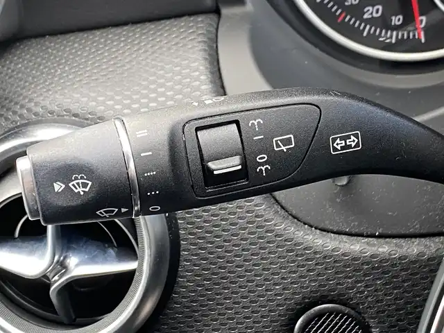 メルセデス・ベンツ Ａ１８０ 福岡県 2016(平28)年 1.2万km ポーラシルバー レーダーセーフティパッケージ/アダプティブクルーズコントロール/ブラインドスポットモニター/レーンキープアシスト/ハーフレザー/前席シートヒーター/純正ナビ/フルセグTV/バックカメラ　/Ｂｌｕｅｔｏｏｔｈ　/前後コーナーセンサー/ステアリングスイッチ/オートライト　/ドライブレコーダー/純正16インチアルミホイール/ETC