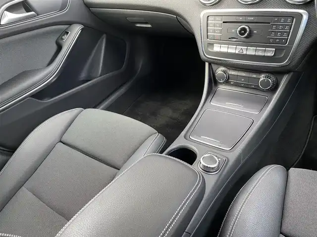 メルセデス・ベンツ Ａ１８０ 福岡県 2016(平28)年 1.2万km ポーラシルバー レーダーセーフティパッケージ/アダプティブクルーズコントロール/ブラインドスポットモニター/レーンキープアシスト/ハーフレザー/前席シートヒーター/純正ナビ/フルセグTV/バックカメラ　/Ｂｌｕｅｔｏｏｔｈ　/前後コーナーセンサー/ステアリングスイッチ/オートライト　/ドライブレコーダー/純正16インチアルミホイール/ETC