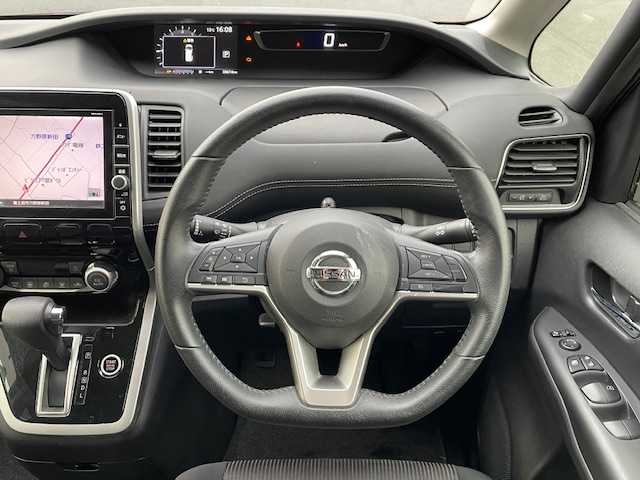 日産 セレナ ハイウェイスター Vセレクション 静岡県 2017(平29)年 3.9万km マルーンレッド ●純正9インチナビ/(フルセグ/CD/DVD/Blu-ray/Bluetooth)/(MM516D-L)/●バックカメラ/●クルーズコントロール/●エマージェンシーブレーキ/●レーンキープアシスト/●LEDヘッドライト＆フォグランプ/●オートライト/●革巻きステアリング/●ステアリングスイッチ/●ETC/●前方ドライブレコーダー/●フリップダウンモニター/●両側パワースライドドア/●フロアマット/●ドアバイザー/●スマートキー/●プッシュスタート/●純正16インチアルミホイール/●ダブルSRS＋ABS/●車両取扱説明書/●ナビ取扱説明書