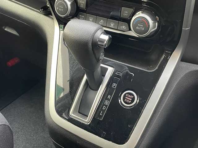 日産 セレナ ハイウェイスター Vセレクション 静岡県 2017(平29)年 3.9万km マルーンレッド ●純正9インチナビ/(フルセグ/CD/DVD/Blu-ray/Bluetooth)/(MM516D-L)/●バックカメラ/●クルーズコントロール/●エマージェンシーブレーキ/●レーンキープアシスト/●LEDヘッドライト＆フォグランプ/●オートライト/●革巻きステアリング/●ステアリングスイッチ/●ETC/●前方ドライブレコーダー/●フリップダウンモニター/●両側パワースライドドア/●フロアマット/●ドアバイザー/●スマートキー/●プッシュスタート/●純正16インチアルミホイール/●ダブルSRS＋ABS/●車両取扱説明書/●ナビ取扱説明書