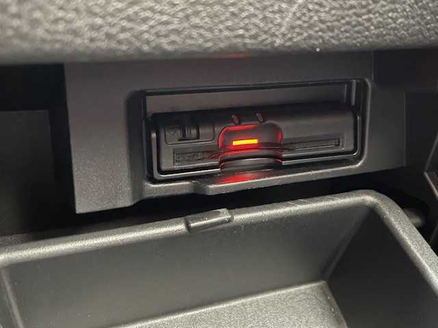 日産 セレナ ハイウェイスター Vセレクション 静岡県 2017(平29)年 3.9万km マルーンレッド ●純正9インチナビ/(フルセグ/CD/DVD/Blu-ray/Bluetooth)/(MM516D-L)/●バックカメラ/●クルーズコントロール/●エマージェンシーブレーキ/●レーンキープアシスト/●LEDヘッドライト＆フォグランプ/●オートライト/●革巻きステアリング/●ステアリングスイッチ/●ETC/●前方ドライブレコーダー/●フリップダウンモニター/●両側パワースライドドア/●フロアマット/●ドアバイザー/●スマートキー/●プッシュスタート/●純正16インチアルミホイール/●ダブルSRS＋ABS/●車両取扱説明書/●ナビ取扱説明書