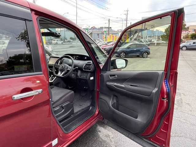 日産 セレナ ハイウェイスター Vセレクション 静岡県 2017(平29)年 3.9万km マルーンレッド ●純正9インチナビ/(フルセグ/CD/DVD/Blu-ray/Bluetooth)/(MM516D-L)/●バックカメラ/●クルーズコントロール/●エマージェンシーブレーキ/●レーンキープアシスト/●LEDヘッドライト＆フォグランプ/●オートライト/●革巻きステアリング/●ステアリングスイッチ/●ETC/●前方ドライブレコーダー/●フリップダウンモニター/●両側パワースライドドア/●フロアマット/●ドアバイザー/●スマートキー/●プッシュスタート/●純正16インチアルミホイール/●ダブルSRS＋ABS/●車両取扱説明書/●ナビ取扱説明書