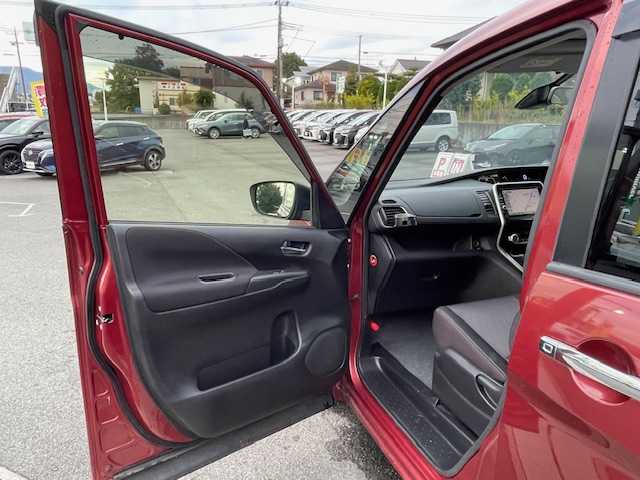 日産 セレナ ハイウェイスター Vセレクション 静岡県 2017(平29)年 3.9万km マルーンレッド ●純正9インチナビ/(フルセグ/CD/DVD/Blu-ray/Bluetooth)/(MM516D-L)/●バックカメラ/●クルーズコントロール/●エマージェンシーブレーキ/●レーンキープアシスト/●LEDヘッドライト＆フォグランプ/●オートライト/●革巻きステアリング/●ステアリングスイッチ/●ETC/●前方ドライブレコーダー/●フリップダウンモニター/●両側パワースライドドア/●フロアマット/●ドアバイザー/●スマートキー/●プッシュスタート/●純正16インチアルミホイール/●ダブルSRS＋ABS/●車両取扱説明書/●ナビ取扱説明書