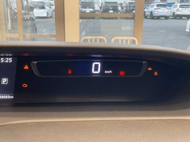 日産 セレナ ハイウェイスター Vセレクション 埼玉県 2017(平29)年 3.9万km マルーンレッド エマージェンシーブレーキ/純正9インチナビ/　　フルセグ/CD/DVD/Blu-ray/Bluetooth/バックカメラ/フリップダウンモニター/クルーズコントロール/LEDヘッドライト/両側パワースライドドア/純正16インチアルミホイール/フロアマット/ドアバイザー/ETC/スマートキー