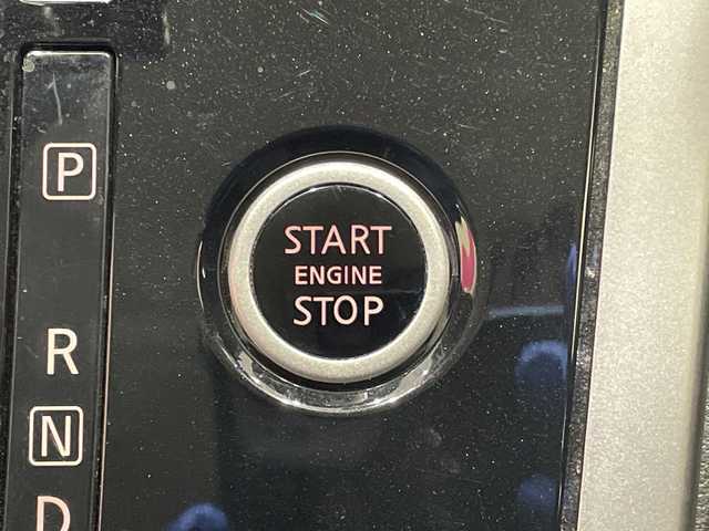 日産 セレナ ハイウェイスター Vセレクション 埼玉県 2017(平29)年 3.9万km マルーンレッド エマージェンシーブレーキ/純正9インチナビ/　　フルセグ/CD/DVD/Blu-ray/Bluetooth/バックカメラ/フリップダウンモニター/クルーズコントロール/LEDヘッドライト/両側パワースライドドア/純正16インチアルミホイール/フロアマット/ドアバイザー/ETC/スマートキー