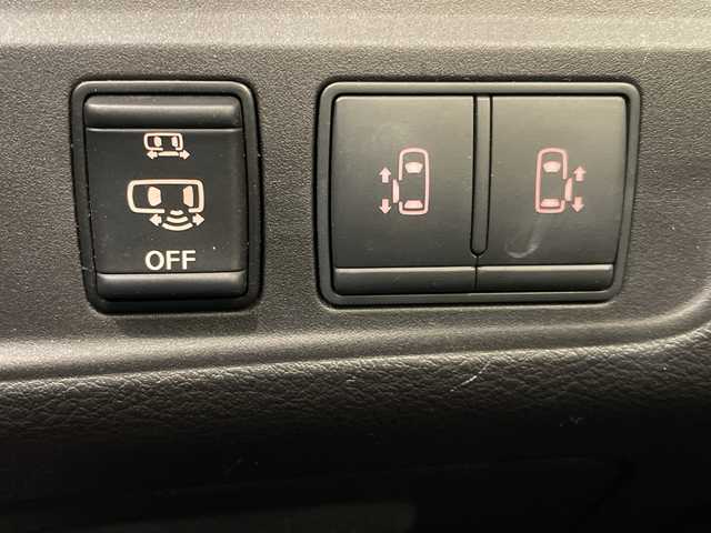 日産 セレナ ハイウェイスター Vセレクション 埼玉県 2017(平29)年 3.9万km マルーンレッド エマージェンシーブレーキ/純正9インチナビ/　　フルセグ/CD/DVD/Blu-ray/Bluetooth/バックカメラ/フリップダウンモニター/クルーズコントロール/LEDヘッドライト/両側パワースライドドア/純正16インチアルミホイール/フロアマット/ドアバイザー/ETC/スマートキー