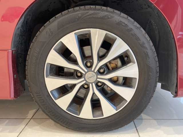 日産 セレナ ハイウェイスター Vセレクション 埼玉県 2017(平29)年 3.9万km マルーンレッド エマージェンシーブレーキ/純正9インチナビ/　　フルセグ/CD/DVD/Blu-ray/Bluetooth/バックカメラ/フリップダウンモニター/クルーズコントロール/LEDヘッドライト/両側パワースライドドア/純正16インチアルミホイール/フロアマット/ドアバイザー/ETC/スマートキー