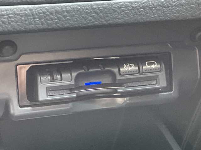 トヨタ アルファード 240S Cパッケージ 福岡県 2014(平26)年 5.5万km ブラック 純正ナビ/（AM/FM/CD/DVD/SD/BT/フルセグ）/10.２インチアルパインフリップダウンモニター/サンルーフ/クルーズコントロール/前後コーナーセンサー/ETC/バックカメラ/両側パワースライドドア/前後ドライブレコーダー/パワーシート（D+N+２列目）/D席メモリーシート/オットマン/電動リアゲート/フロアマット/オートライト/フォグランプ/社外20インチアルミホイール/ドアバイザー/MT付きAT/WAC/W+サイド+カーテンエアバッグ