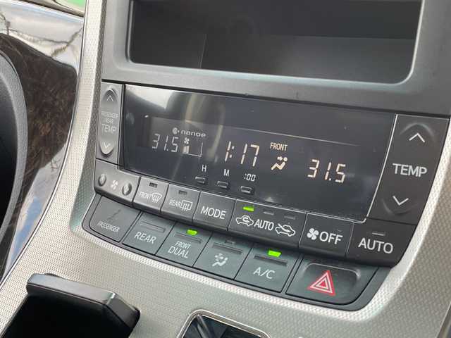 トヨタ アルファード 240S Cパッケージ 福岡県 2014(平26)年 5.5万km ブラック 純正ナビ/（AM/FM/CD/DVD/SD/BT/フルセグ）/10.２インチアルパインフリップダウンモニター/サンルーフ/クルーズコントロール/前後コーナーセンサー/ETC/バックカメラ/両側パワースライドドア/前後ドライブレコーダー/パワーシート（D+N+２列目）/D席メモリーシート/オットマン/電動リアゲート/フロアマット/オートライト/フォグランプ/社外20インチアルミホイール/ドアバイザー/MT付きAT/WAC/W+サイド+カーテンエアバッグ