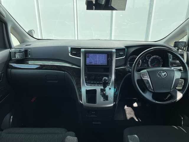 トヨタ アルファード 240S Cパッケージ 福岡県 2014(平26)年 5.5万km ブラック 純正ナビ/（AM/FM/CD/DVD/SD/BT/フルセグ）/10.２インチアルパインフリップダウンモニター/サンルーフ/クルーズコントロール/前後コーナーセンサー/ETC/バックカメラ/両側パワースライドドア/前後ドライブレコーダー/パワーシート（D+N+２列目）/D席メモリーシート/オットマン/電動リアゲート/フロアマット/オートライト/フォグランプ/社外20インチアルミホイール/ドアバイザー/MT付きAT/WAC/W+サイド+カーテンエアバッグ
