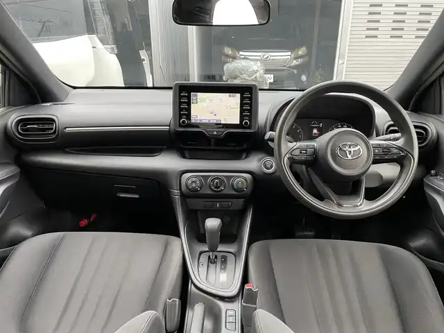 トヨタ ヤリス X 道央・札幌 2020(令2)年 9.7万km スーパーホワイトⅡ (株)IDOMが運営する【じしゃロン札幌豊平店】の自社ローン専用車両になりますこちらは現金またはオートローンご利用時の価格です。自社ローンご希望の方は別途その旨お申付け下さい/スマートキー/ディスプレイオーディオ/ETC