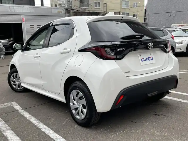 トヨタ ヤリス X 道央・札幌 2020(令2)年 9.7万km スーパーホワイトⅡ (株)IDOMが運営する【じしゃロン札幌豊平店】の自社ローン専用車両になりますこちらは現金またはオートローンご利用時の価格です。自社ローンご希望の方は別途その旨お申付け下さい/スマートキー/ディスプレイオーディオ/ETC