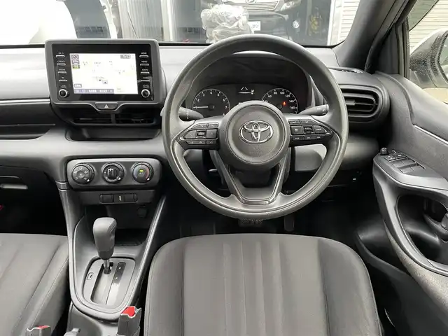 トヨタ ヤリス X 道央・札幌 2020(令2)年 9.7万km スーパーホワイトⅡ (株)IDOMが運営する【じしゃロン札幌豊平店】の自社ローン専用車両になりますこちらは現金またはオートローンご利用時の価格です。自社ローンご希望の方は別途その旨お申付け下さい/スマートキー/ディスプレイオーディオ/ETC