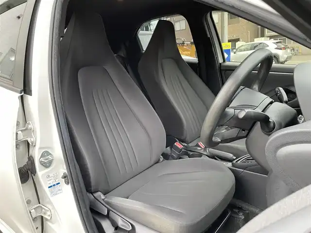 トヨタ ヤリス X 道央・札幌 2020(令2)年 9.7万km スーパーホワイトⅡ (株)IDOMが運営する【じしゃロン札幌豊平店】の自社ローン専用車両になりますこちらは現金またはオートローンご利用時の価格です。自社ローンご希望の方は別途その旨お申付け下さい/スマートキー/ディスプレイオーディオ/ETC