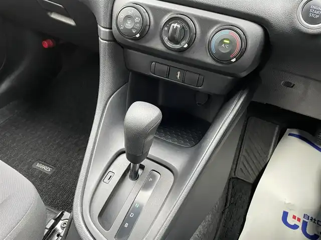 トヨタ ヤリス X 道央・札幌 2020(令2)年 9.7万km スーパーホワイトⅡ (株)IDOMが運営する【じしゃロン札幌豊平店】の自社ローン専用車両になりますこちらは現金またはオートローンご利用時の価格です。自社ローンご希望の方は別途その旨お申付け下さい/スマートキー/ディスプレイオーディオ/ETC