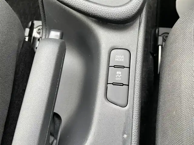 トヨタ ヤリス X 道央・札幌 2020(令2)年 9.7万km スーパーホワイトⅡ (株)IDOMが運営する【じしゃロン札幌豊平店】の自社ローン専用車両になりますこちらは現金またはオートローンご利用時の価格です。自社ローンご希望の方は別途その旨お申付け下さい/スマートキー/ディスプレイオーディオ/ETC