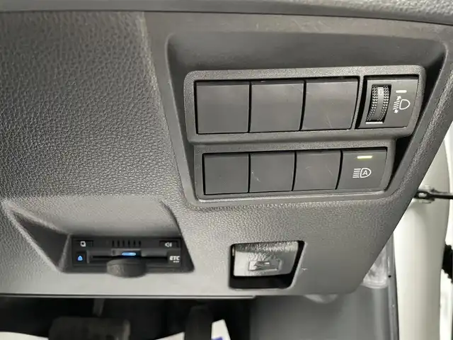 トヨタ ヤリス X 道央・札幌 2020(令2)年 9.7万km スーパーホワイトⅡ (株)IDOMが運営する【じしゃロン札幌豊平店】の自社ローン専用車両になりますこちらは現金またはオートローンご利用時の価格です。自社ローンご希望の方は別途その旨お申付け下さい/スマートキー/ディスプレイオーディオ/ETC