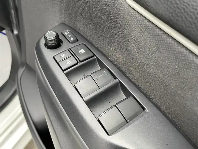 トヨタ ヤリス X 道央・札幌 2020(令2)年 9.7万km スーパーホワイトⅡ (株)IDOMが運営する【じしゃロン札幌豊平店】の自社ローン専用車両になりますこちらは現金またはオートローンご利用時の価格です。自社ローンご希望の方は別途その旨お申付け下さい/スマートキー/ディスプレイオーディオ/ETC