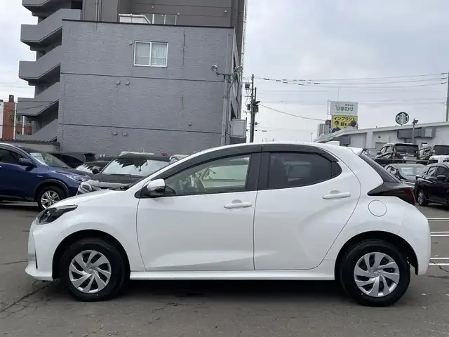 トヨタ ヤリス X 道央・札幌 2020(令2)年 9.7万km スーパーホワイトⅡ (株)IDOMが運営する【じしゃロン札幌豊平店】の自社ローン専用車両になりますこちらは現金またはオートローンご利用時の価格です。自社ローンご希望の方は別途その旨お申付け下さい/スマートキー/ディスプレイオーディオ/ETC