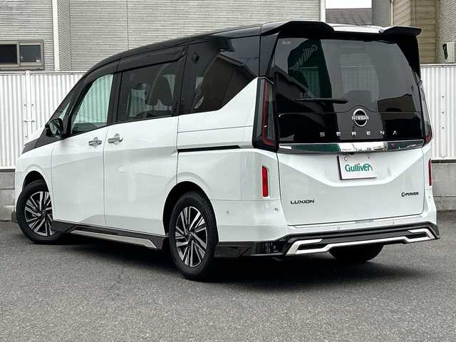 日産 セレナ e－パワー ルキシオン 栃木県 2024(令6)年 0.3万km プリズムホワイト A-WINエアロキット/・フロントスポイラー/・サイドスポイラー/・リアスポイラー/純正ルーフスポイラー/プロパイロット2.0/プロパイロットリモートパーキング/インテリジェントエマージェンシーブレーキ/インテリジェントFCW(前方衝突予測警報)/衝突回避ステアリングアシスト/インテリジェントLI(車線逸脱防止支援システム)+LDW(車線逸脱警報)/インテリジェントBSI(後側方衝突防止支援システム)+BSW(後側方車両検知警報)/RCTA(後退時車両検知警報)/インテリジェントDA(ふらつき警報)/踏み間違い衝突防止アシスト/NissanConnectナビゲーションシステム(地デジ内蔵)/・12.3インチカラーディスプレイ/・AppleCarPlay/AndroidAuto/・Bluetooth/・Amazon Alexa搭載/後席専用モニター/ヘッドアップディスプレイ(プロパイロット2.0情報表示機能、カラー表示)/インテリジェントアラウンドビューモニター(移動物検知機能付)/インテリジェントルームミラー /ドライブレコーダー(前後セット)/ホットプラスパッケージ/XKJ(プリズムホワイト/スーパーブラック2トーン)