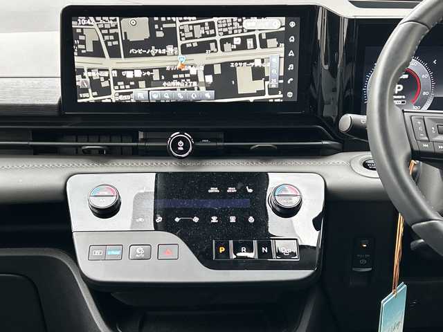 日産 セレナ e－パワー ルキシオン 栃木県 2024(令6)年 0.3万km プリズムホワイト A-WINエアロキット/・フロントスポイラー/・サイドスポイラー/・リアスポイラー/純正ルーフスポイラー/プロパイロット2.0/プロパイロットリモートパーキング/インテリジェントエマージェンシーブレーキ/インテリジェントFCW(前方衝突予測警報)/衝突回避ステアリングアシスト/インテリジェントLI(車線逸脱防止支援システム)+LDW(車線逸脱警報)/インテリジェントBSI(後側方衝突防止支援システム)+BSW(後側方車両検知警報)/RCTA(後退時車両検知警報)/インテリジェントDA(ふらつき警報)/踏み間違い衝突防止アシスト/NissanConnectナビゲーションシステム(地デジ内蔵)/・12.3インチカラーディスプレイ/・AppleCarPlay/AndroidAuto/・Bluetooth/・Amazon Alexa搭載/後席専用モニター/ヘッドアップディスプレイ(プロパイロット2.0情報表示機能、カラー表示)/インテリジェントアラウンドビューモニター(移動物検知機能付)/インテリジェントルームミラー /ドライブレコーダー(前後セット)/ホットプラスパッケージ/XKJ(プリズムホワイト/スーパーブラック2トーン)