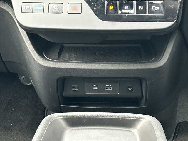 日産 セレナ e－パワー ルキシオン 栃木県 2024(令6)年 0.3万km プリズムホワイト A-WINエアロキット/・フロントスポイラー/・サイドスポイラー/・リアスポイラー/純正ルーフスポイラー/プロパイロット2.0/プロパイロットリモートパーキング/インテリジェントエマージェンシーブレーキ/インテリジェントFCW(前方衝突予測警報)/衝突回避ステアリングアシスト/インテリジェントLI(車線逸脱防止支援システム)+LDW(車線逸脱警報)/インテリジェントBSI(後側方衝突防止支援システム)+BSW(後側方車両検知警報)/RCTA(後退時車両検知警報)/インテリジェントDA(ふらつき警報)/踏み間違い衝突防止アシスト/NissanConnectナビゲーションシステム(地デジ内蔵)/・12.3インチカラーディスプレイ/・AppleCarPlay/AndroidAuto/・Bluetooth/・Amazon Alexa搭載/後席専用モニター/ヘッドアップディスプレイ(プロパイロット2.0情報表示機能、カラー表示)/インテリジェントアラウンドビューモニター(移動物検知機能付)/インテリジェントルームミラー /ドライブレコーダー(前後セット)/ホットプラスパッケージ/XKJ(プリズムホワイト/スーパーブラック2トーン)