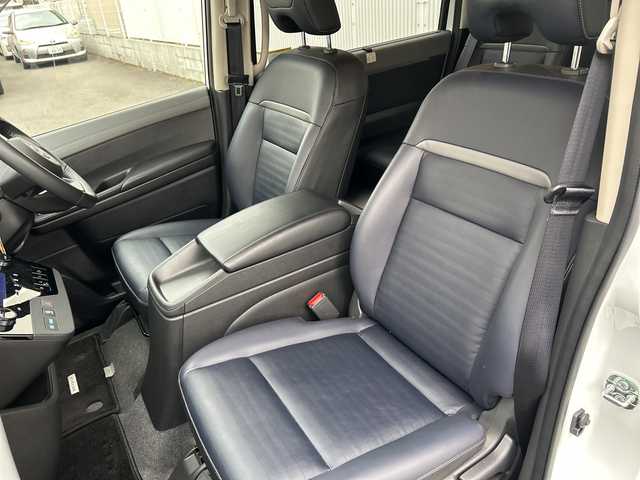 日産 セレナ e－パワー ルキシオン 栃木県 2024(令6)年 0.3万km プリズムホワイト A-WINエアロキット/・フロントスポイラー/・サイドスポイラー/・リアスポイラー/純正ルーフスポイラー/プロパイロット2.0/プロパイロットリモートパーキング/インテリジェントエマージェンシーブレーキ/インテリジェントFCW(前方衝突予測警報)/衝突回避ステアリングアシスト/インテリジェントLI(車線逸脱防止支援システム)+LDW(車線逸脱警報)/インテリジェントBSI(後側方衝突防止支援システム)+BSW(後側方車両検知警報)/RCTA(後退時車両検知警報)/インテリジェントDA(ふらつき警報)/踏み間違い衝突防止アシスト/NissanConnectナビゲーションシステム(地デジ内蔵)/・12.3インチカラーディスプレイ/・AppleCarPlay/AndroidAuto/・Bluetooth/・Amazon Alexa搭載/後席専用モニター/ヘッドアップディスプレイ(プロパイロット2.0情報表示機能、カラー表示)/インテリジェントアラウンドビューモニター(移動物検知機能付)/インテリジェントルームミラー /ドライブレコーダー(前後セット)/ホットプラスパッケージ/XKJ(プリズムホワイト/スーパーブラック2トーン)