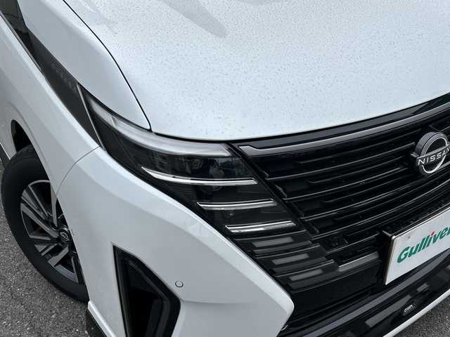日産 セレナ e－パワー ルキシオン 栃木県 2024(令6)年 0.3万km プリズムホワイト A-WINエアロキット/・フロントスポイラー/・サイドスポイラー/・リアスポイラー/純正ルーフスポイラー/プロパイロット2.0/プロパイロットリモートパーキング/インテリジェントエマージェンシーブレーキ/インテリジェントFCW(前方衝突予測警報)/衝突回避ステアリングアシスト/インテリジェントLI(車線逸脱防止支援システム)+LDW(車線逸脱警報)/インテリジェントBSI(後側方衝突防止支援システム)+BSW(後側方車両検知警報)/RCTA(後退時車両検知警報)/インテリジェントDA(ふらつき警報)/踏み間違い衝突防止アシスト/NissanConnectナビゲーションシステム(地デジ内蔵)/・12.3インチカラーディスプレイ/・AppleCarPlay/AndroidAuto/・Bluetooth/・Amazon Alexa搭載/後席専用モニター/ヘッドアップディスプレイ(プロパイロット2.0情報表示機能、カラー表示)/インテリジェントアラウンドビューモニター(移動物検知機能付)/インテリジェントルームミラー /ドライブレコーダー(前後セット)/ホットプラスパッケージ/XKJ(プリズムホワイト/スーパーブラック2トーン)
