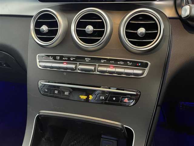 メルセデス・ベンツ ＧＬＣ２２０ d 4マチック AMGライン 福岡県 2019(令1)年 4.2万km ダイヤモンドホワイト 純正ナビ/フルセグ/パノラマルーフ /エアサス /レーダーセーフティ /ハーフレザー/全席シートH /パワーシート/アクティブブレーキアシスト/アクティブレーンキーピングアシスト/レーンチェンジアシスト/ACC/BSM/パワートランク/360度カメラ /置くだけ充電 /アンビエントライト
