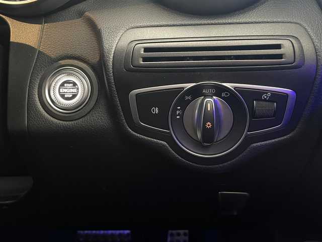 メルセデス・ベンツ ＧＬＣ２２０ d 4マチック AMGライン 福岡県 2019(令1)年 4.2万km ダイヤモンドホワイト 純正ナビ/フルセグ/パノラマルーフ /エアサス /レーダーセーフティ /ハーフレザー/全席シートH /パワーシート/アクティブブレーキアシスト/アクティブレーンキーピングアシスト/レーンチェンジアシスト/ACC/BSM/パワートランク/360度カメラ /置くだけ充電 /アンビエントライト