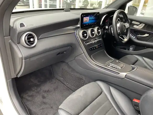 メルセデス・ベンツ ＧＬＣ２２０ d 4マチック AMGライン 福岡県 2019(令1)年 4.2万km ダイヤモンドホワイト 純正ナビ/フルセグ/パノラマルーフ /エアサス /レーダーセーフティ /ハーフレザー/全席シートH /パワーシート/アクティブブレーキアシスト/アクティブレーンキーピングアシスト/レーンチェンジアシスト/ACC/BSM/パワートランク/360度カメラ /置くだけ充電 /アンビエントライト