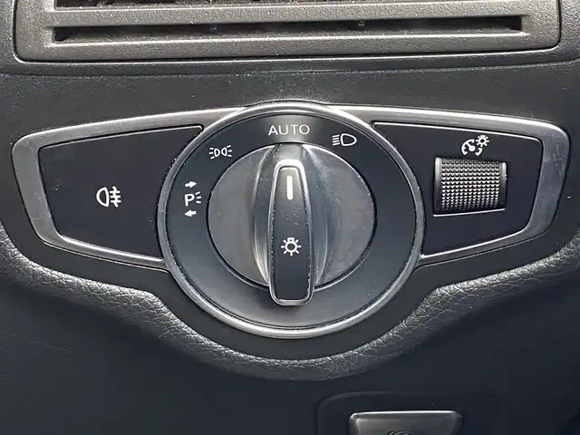 メルセデス・ベンツ ＧＬＣ２２０ d 4マチック AMGライン 福岡県 2019(令1)年 4.2万km ダイヤモンドホワイト 純正ナビ/フルセグ/パノラマルーフ /エアサス /レーダーセーフティ /ハーフレザー/全席シートH /パワーシート/アクティブブレーキアシスト/アクティブレーンキーピングアシスト/レーンチェンジアシスト/ACC/BSM/パワートランク/360度カメラ /置くだけ充電 /アンビエントライト