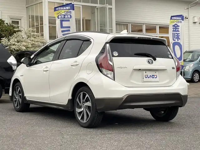 トヨタ アクア X－URBAN 愛知県 2015(平27)年 6.7万km スーパーホワイトⅡ (株)IDOMが運営する【じしゃロン名古屋鳴海店】の自社ローン専用車両になりますこちらは現金またはオートローンご利用時の価格です。自社ローンご希望の方は別途その旨お申付け下さい/・純正ナビTV　DVD　BT　/・バックカメラ/・前後ドライブレコーダー　/・ETC　　/・スマートキー　/・プッシュスタート　/・革調シートカバー　/・オートライト　/・HIDヘットライト　/・純正16インチアルミ/・純正エアロ/・ディーラー点検記録複数年有/・保証書/・取説