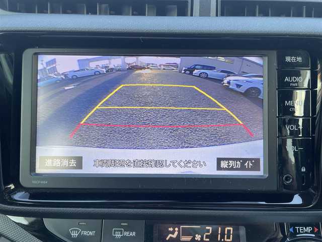 トヨタ アクア X－URBAN 愛知県 2015(平27)年 6.7万km スーパーホワイトⅡ (株)IDOMが運営する【じしゃロン名古屋鳴海店】の自社ローン専用車両になりますこちらは現金またはオートローンご利用時の価格です。自社ローンご希望の方は別途その旨お申付け下さい/・純正ナビTV　DVD　BT　/・バックカメラ/・前後ドライブレコーダー　/・ETC　　/・スマートキー　/・プッシュスタート　/・革調シートカバー　/・オートライト　/・HIDヘットライト　/・純正16インチアルミ/・純正エアロ/・ディーラー点検記録複数年有/・保証書/・取説
